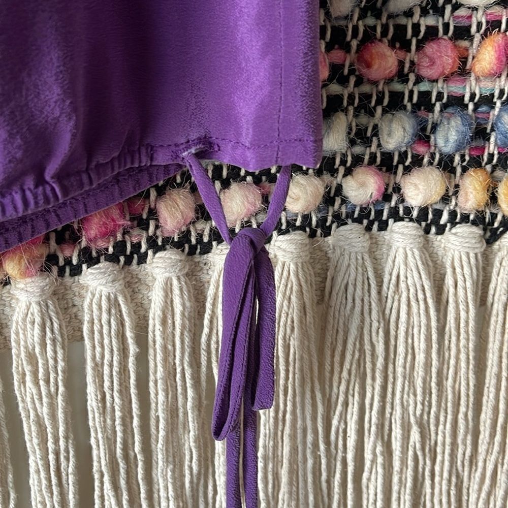 Karen Kane beautiful silk embroidered top. No stains. Barley worn - Picture 5 of 6